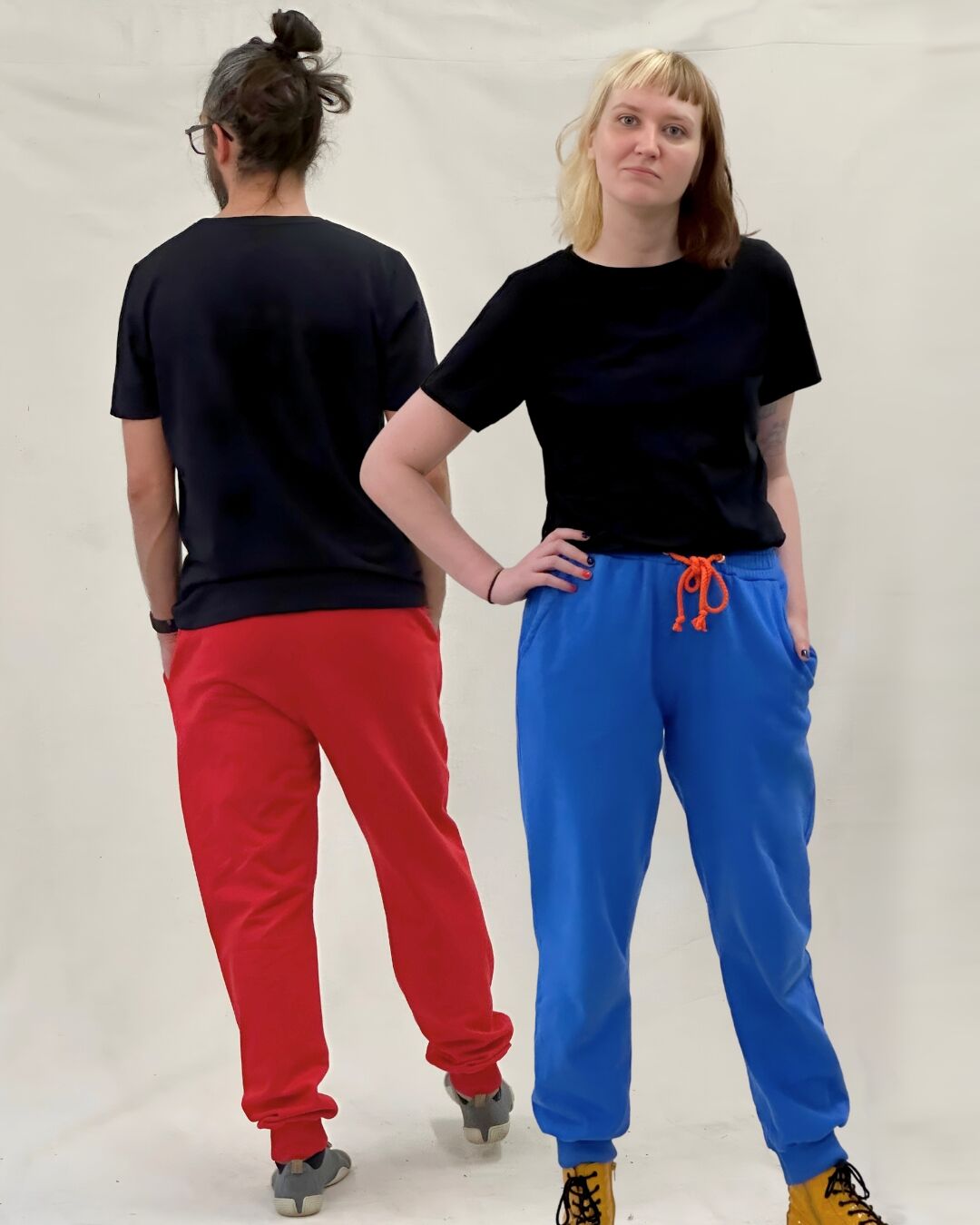 Jogginhosen WASNI aus Biobaumwolle für Männer und Frauen UNISEX made in Germany in blau und rot