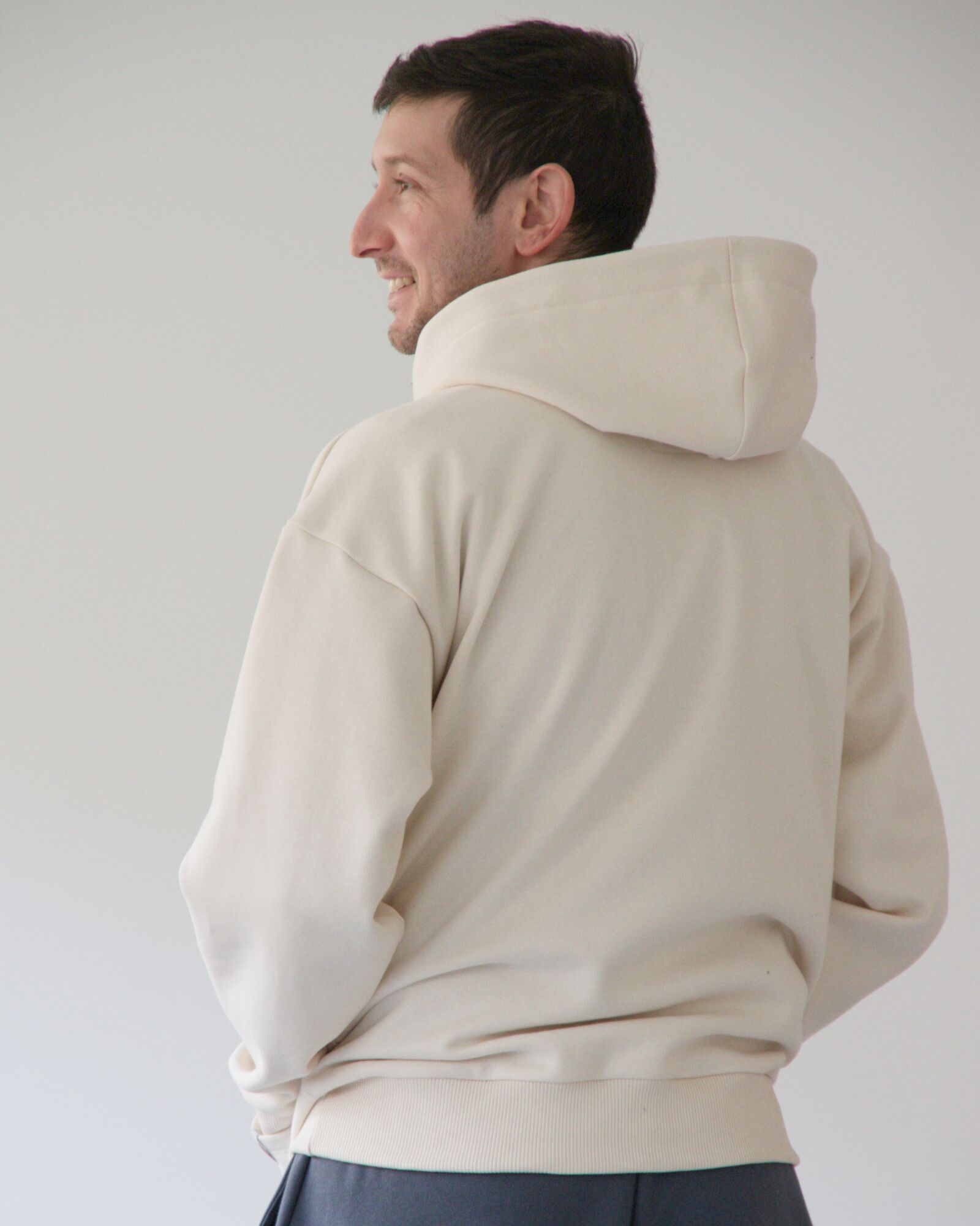 oversize_hoodie_unisex_ecru_ruecka