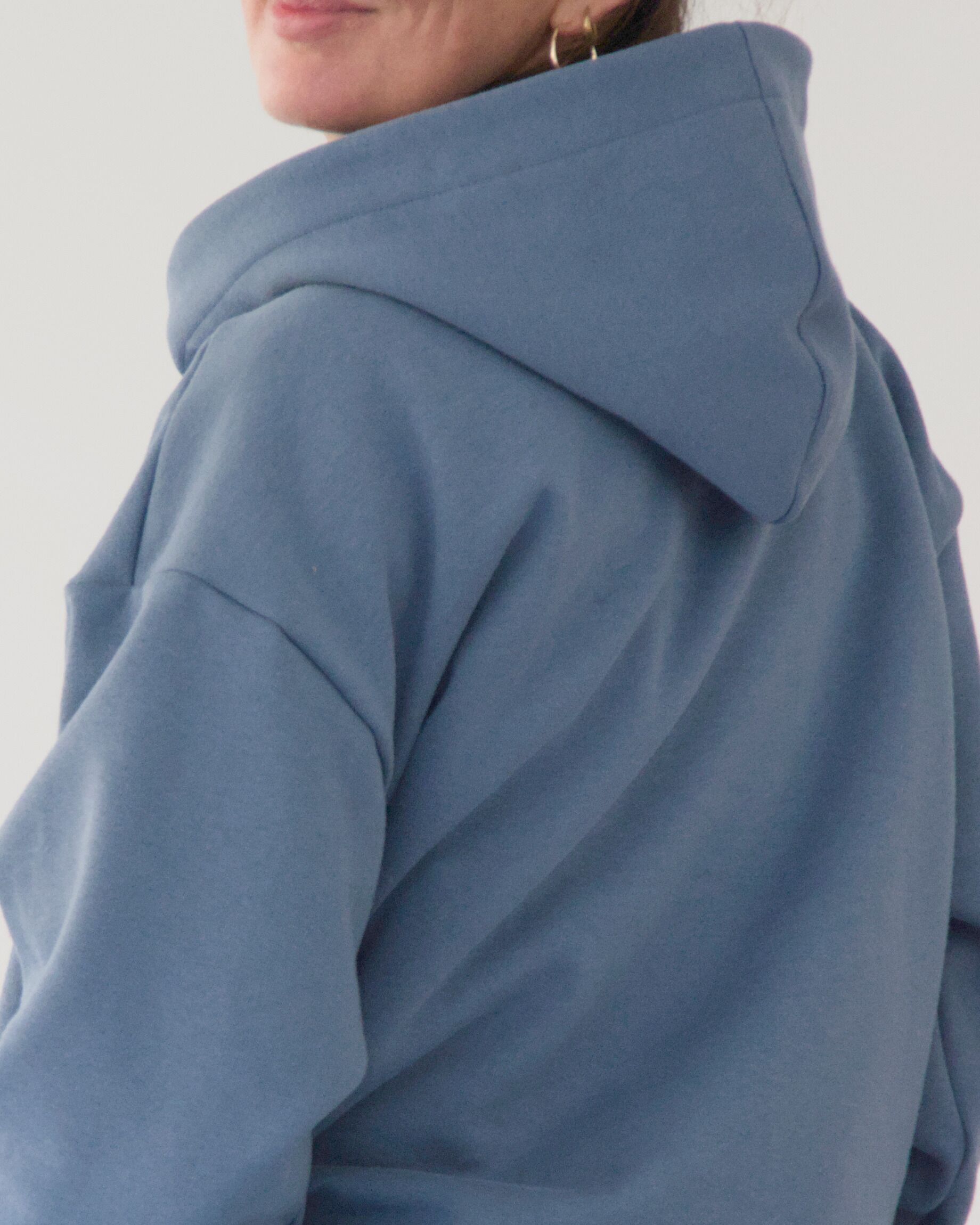 oversize_hoodie_unisex_jeans_detaila