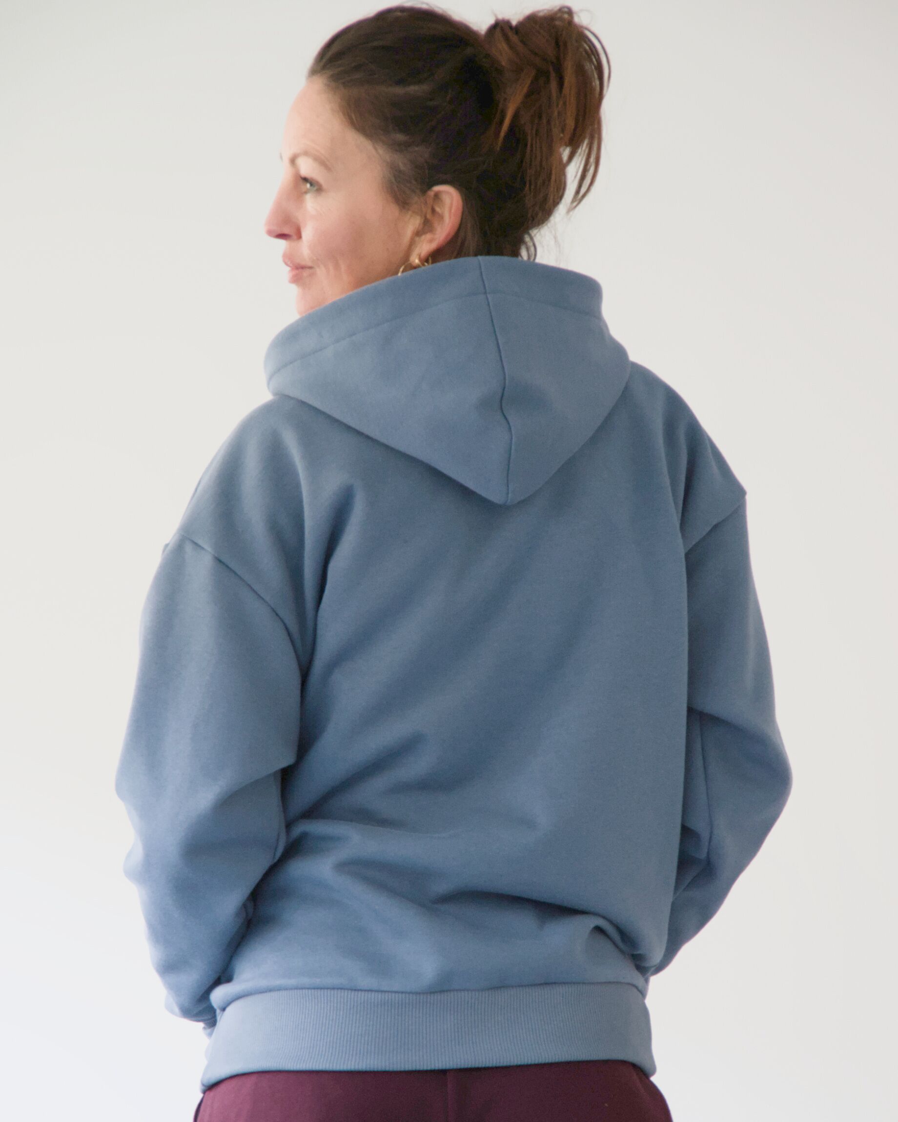 oversize_hoodie_unisex_jeans_ruecka