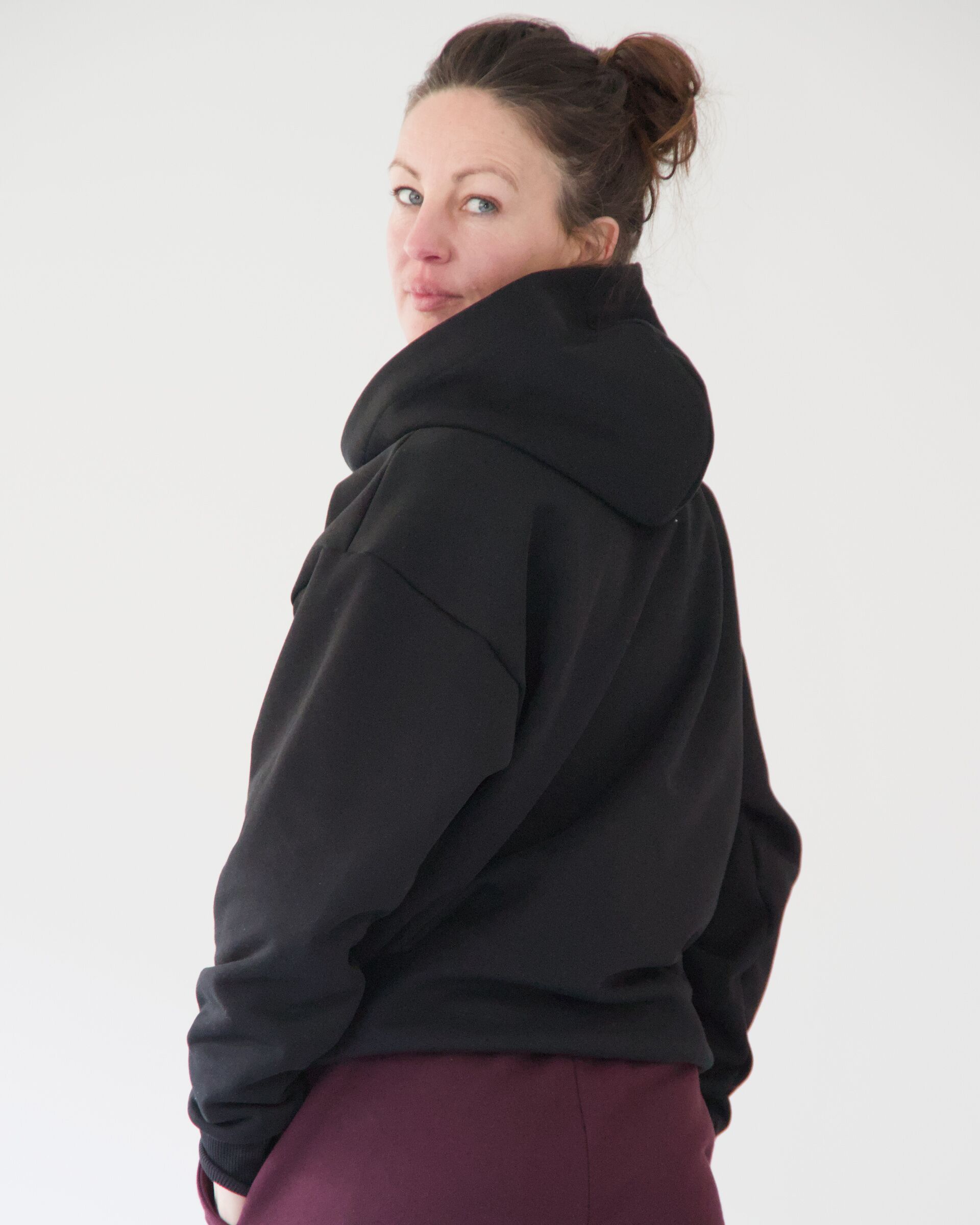 oversize_hoodie_unisex_schwarz_2a