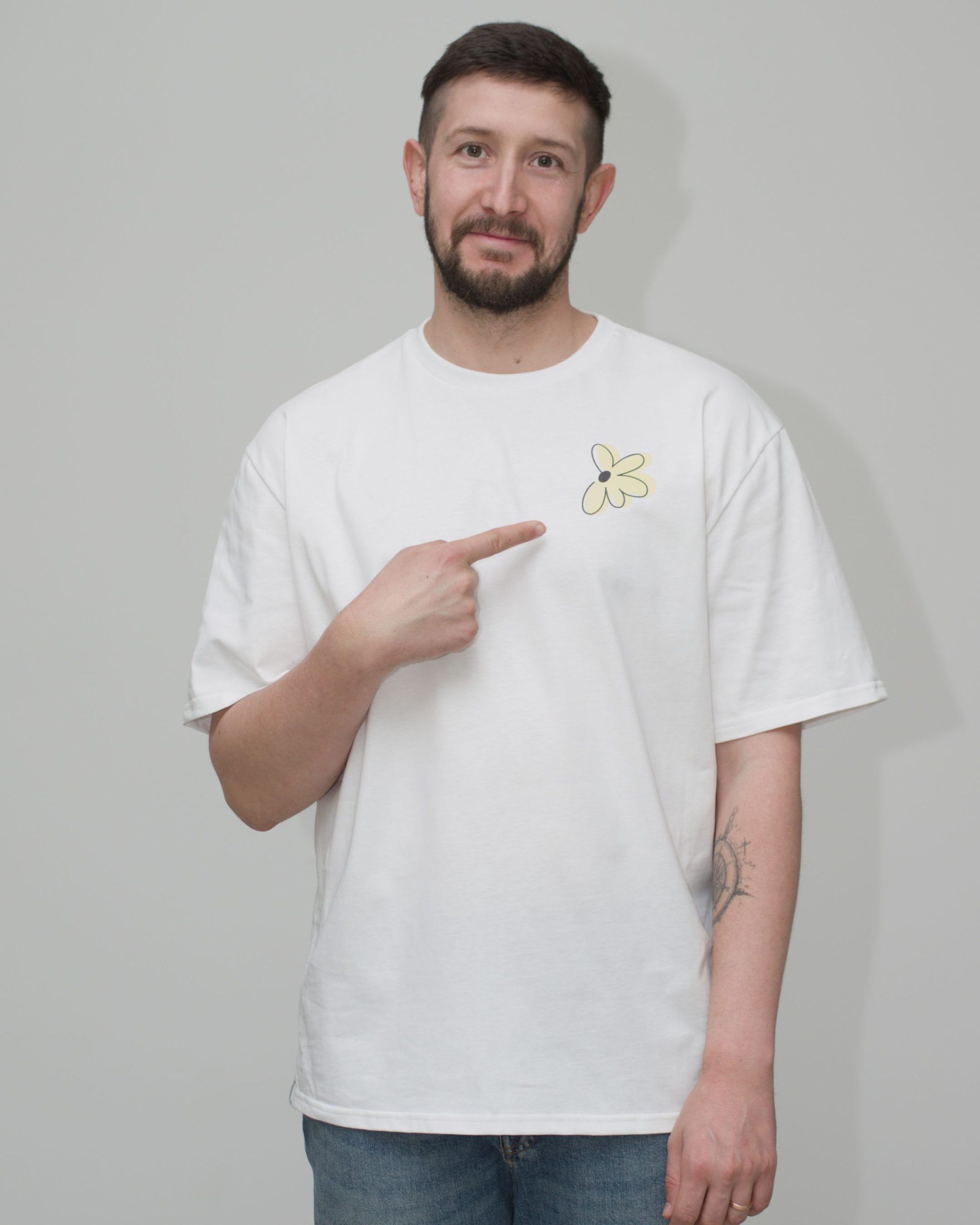 oversized_tshirt_blume_weiss_mann_01