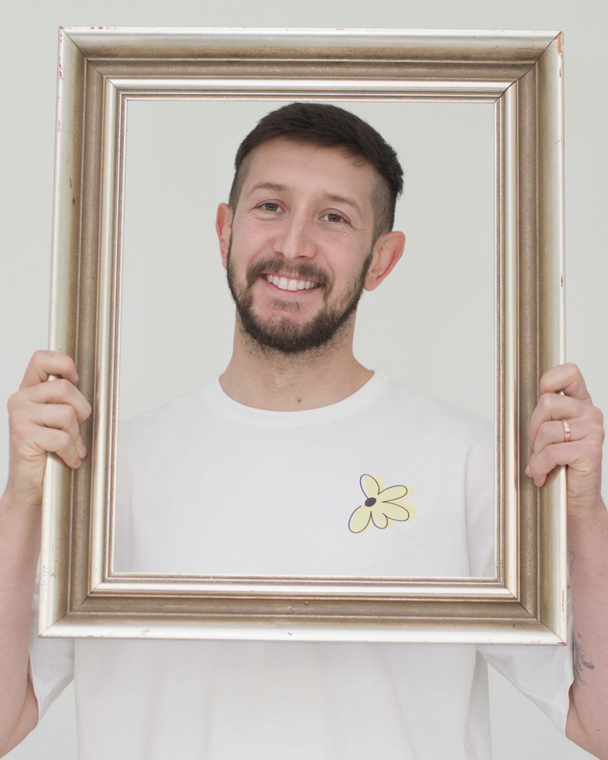 oversized_tshirt_blume_weiss_mann_frame01