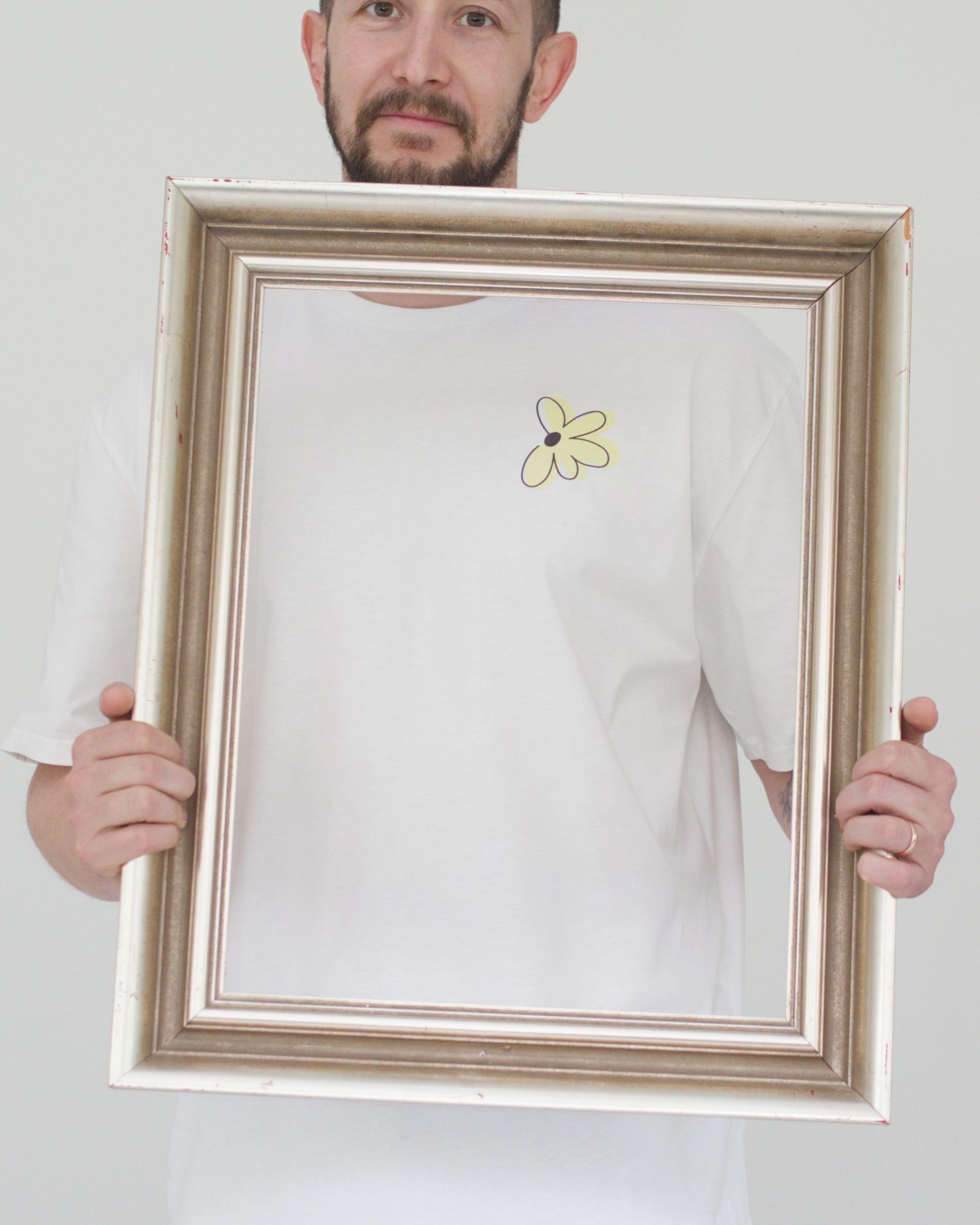 oversized_tshirt_blume_weiss_mann_frame02