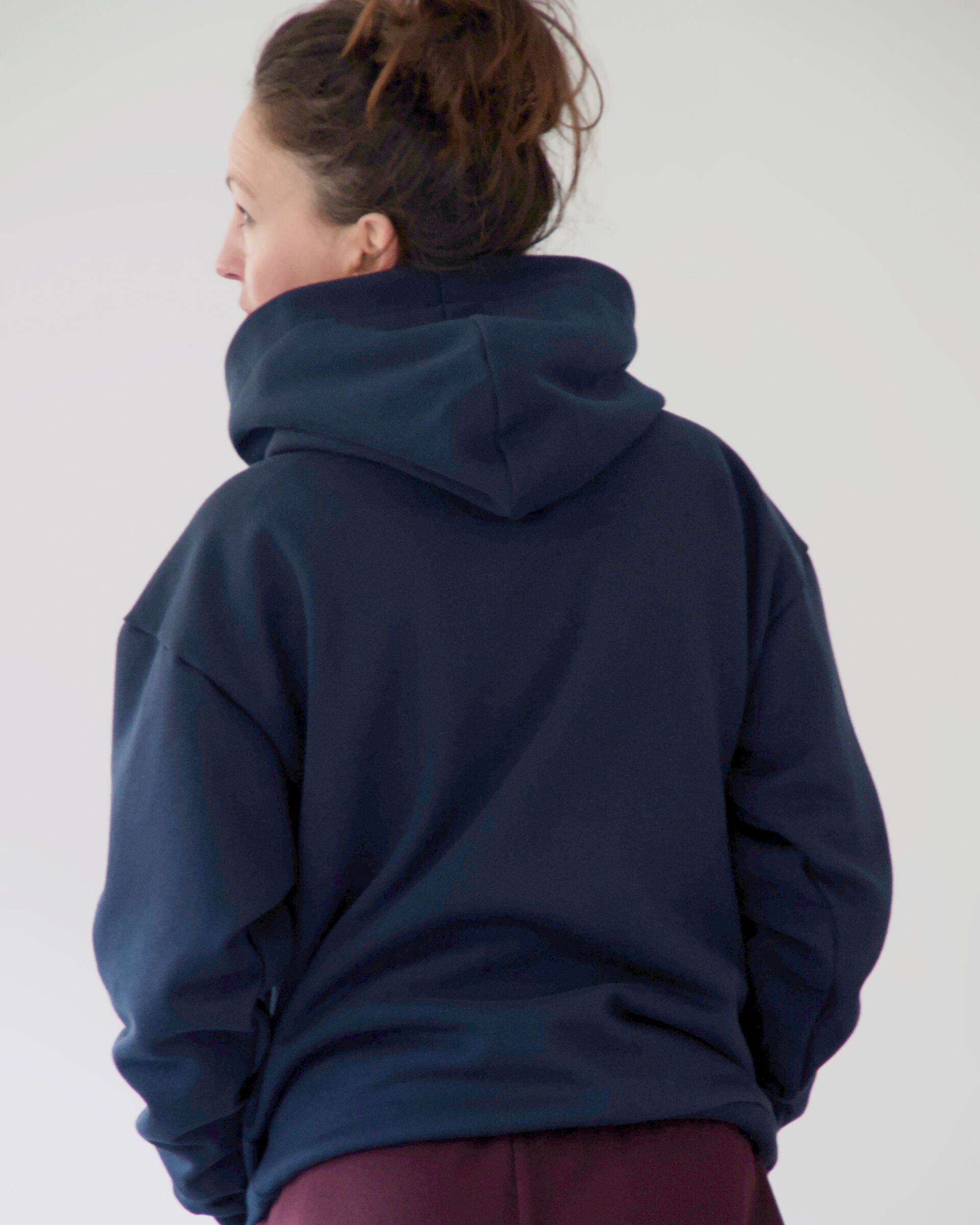 oversize_hoodie_unisex_marine_rück_a