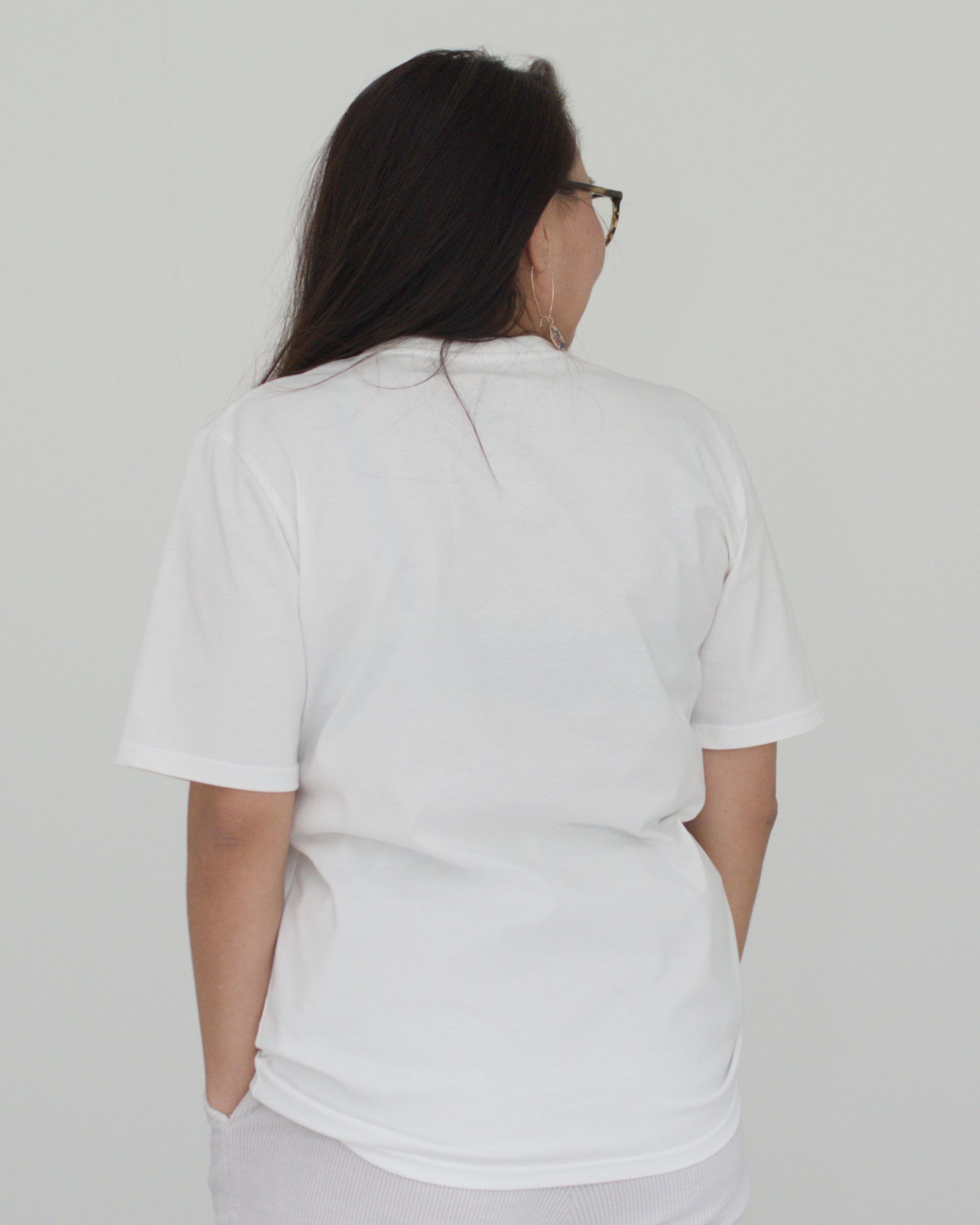 oversized_tshirt_unisex_weiss_frau_rueck01