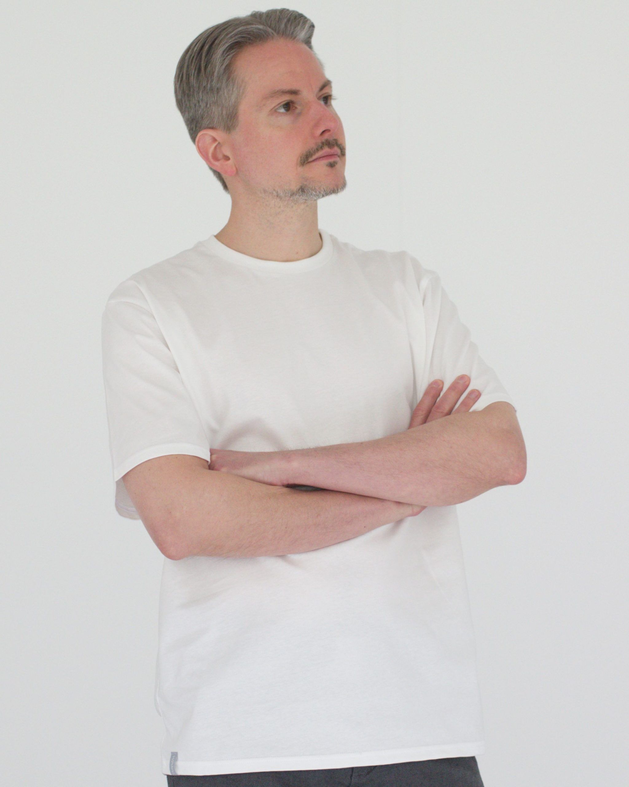 oversized_tshirt_unisex_weiss_mann_front01