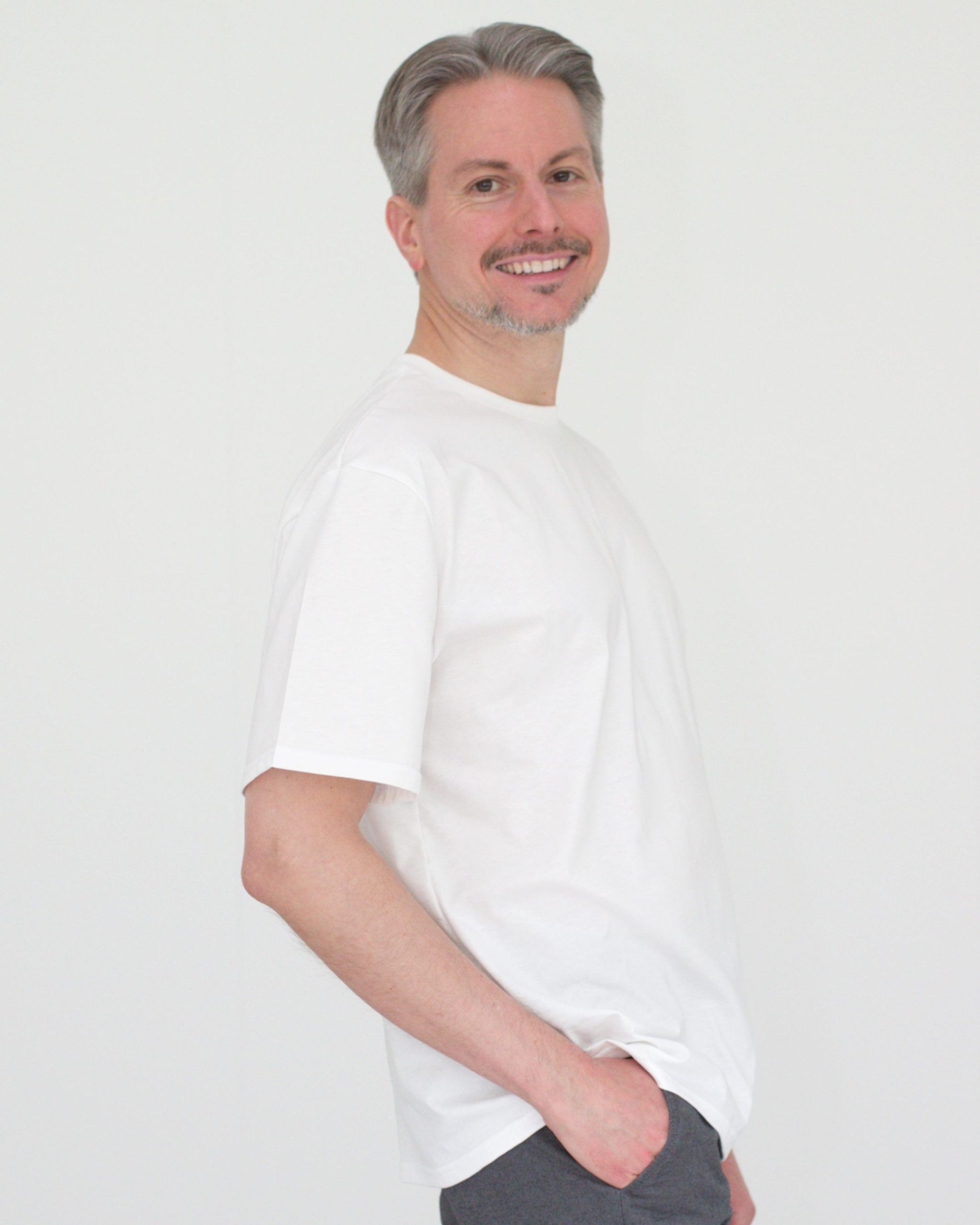 oversized_tshirt_unisex_weiss_mann_front02