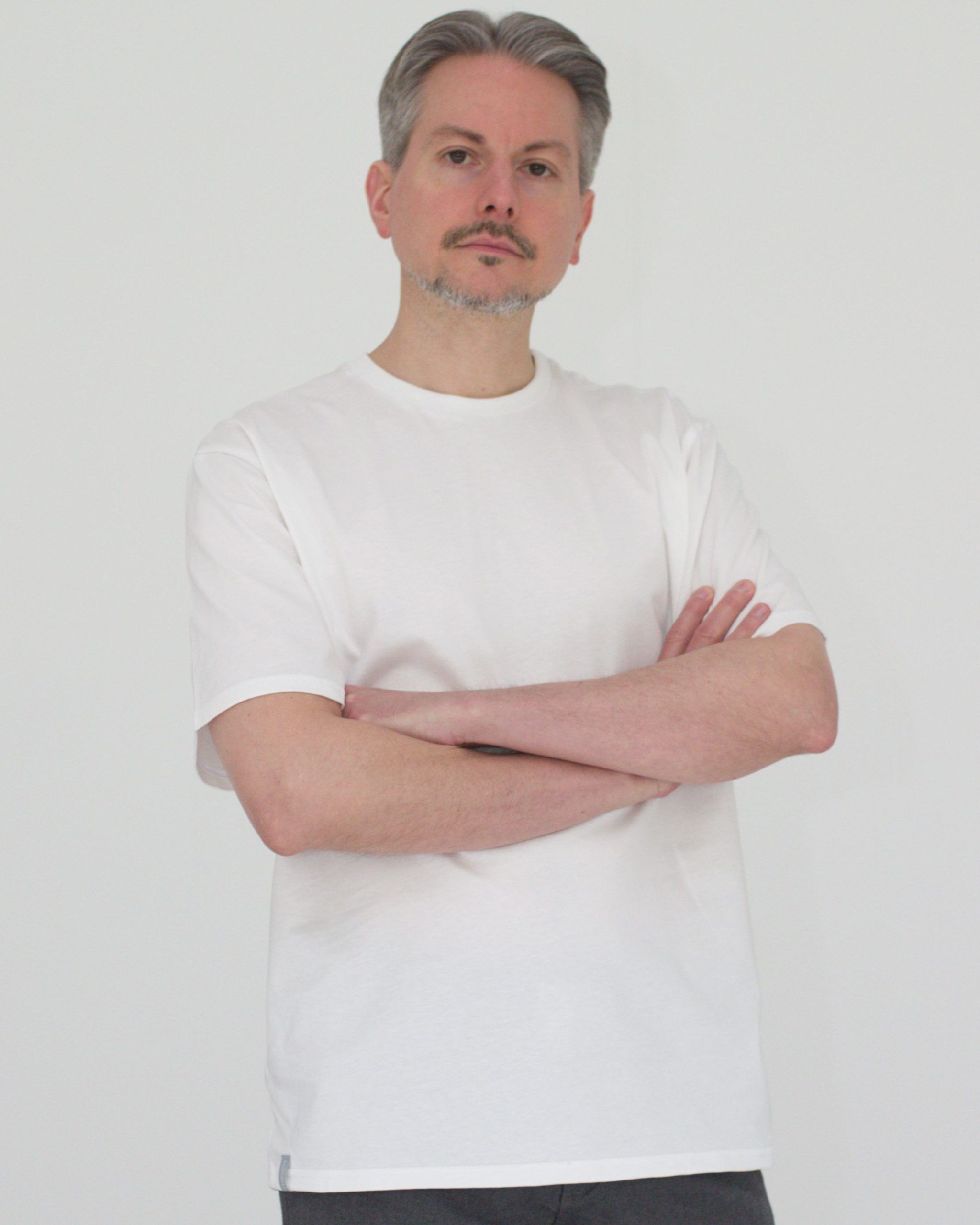 oversized_tshirt_unisex_weiss_mann_front03