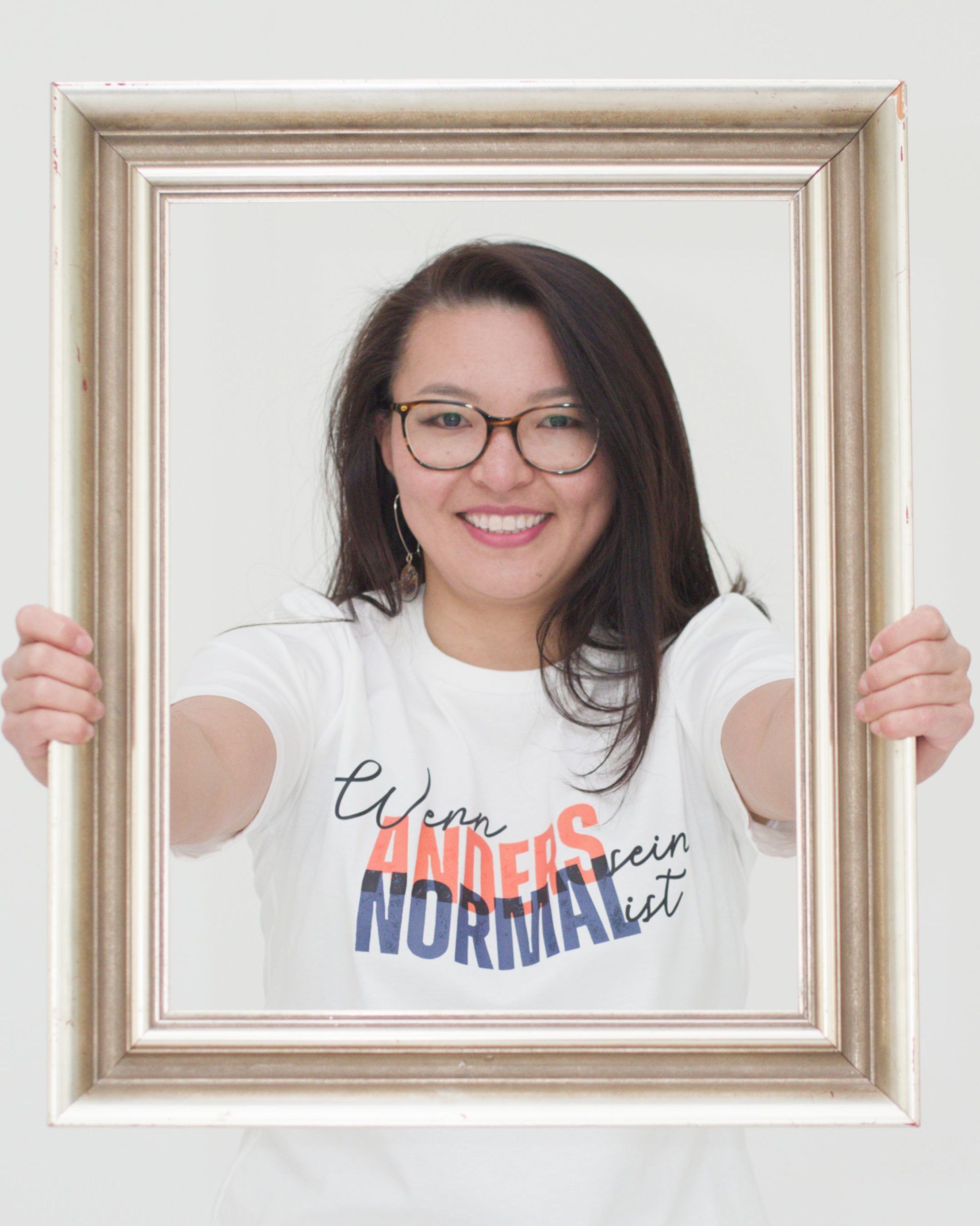 relaxed_tshirt_anders_normal_weiss_frau_frame02