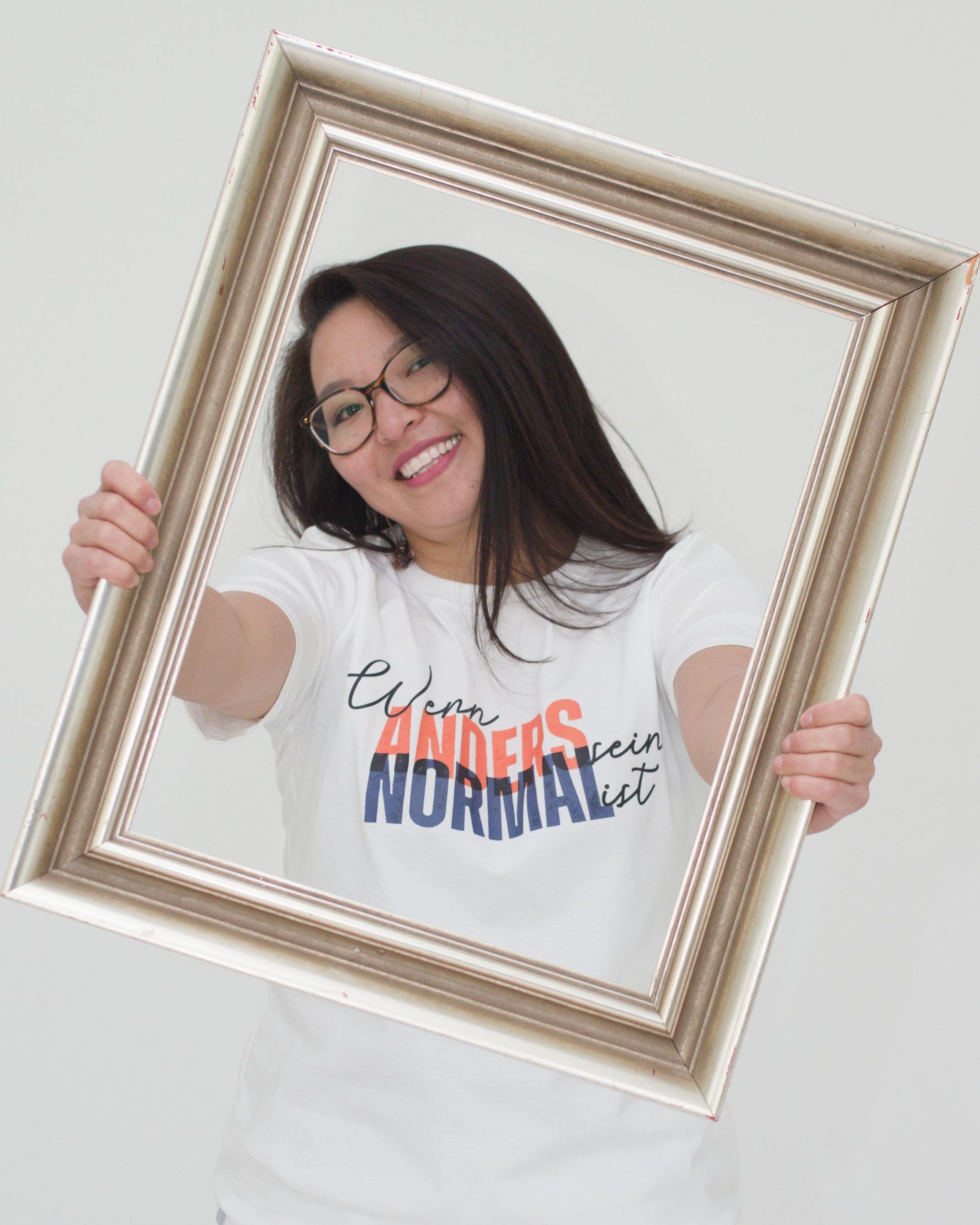 relaxed_tshirt_anders_normal_weiss_frau_frame03