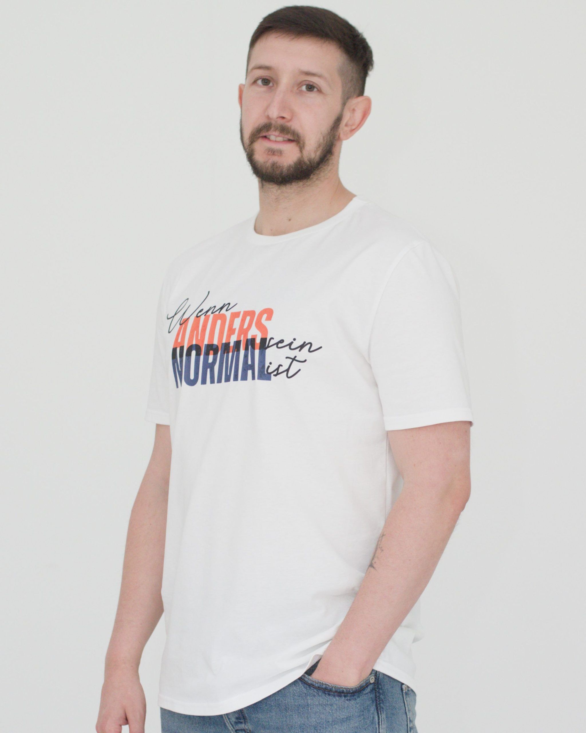 relaxed_tshirt_anders_normal_weiss_mann_01