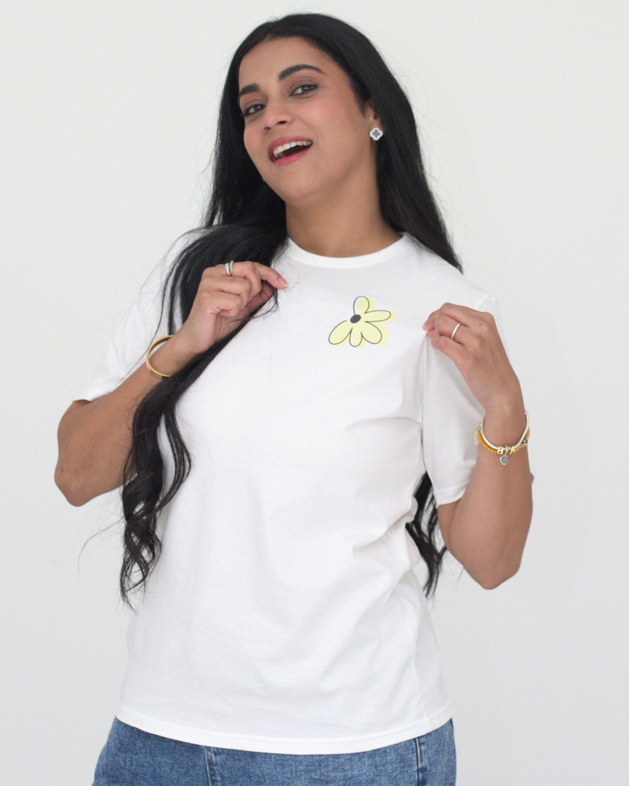 relaxed_tshirt_blume_weiss_frau_01