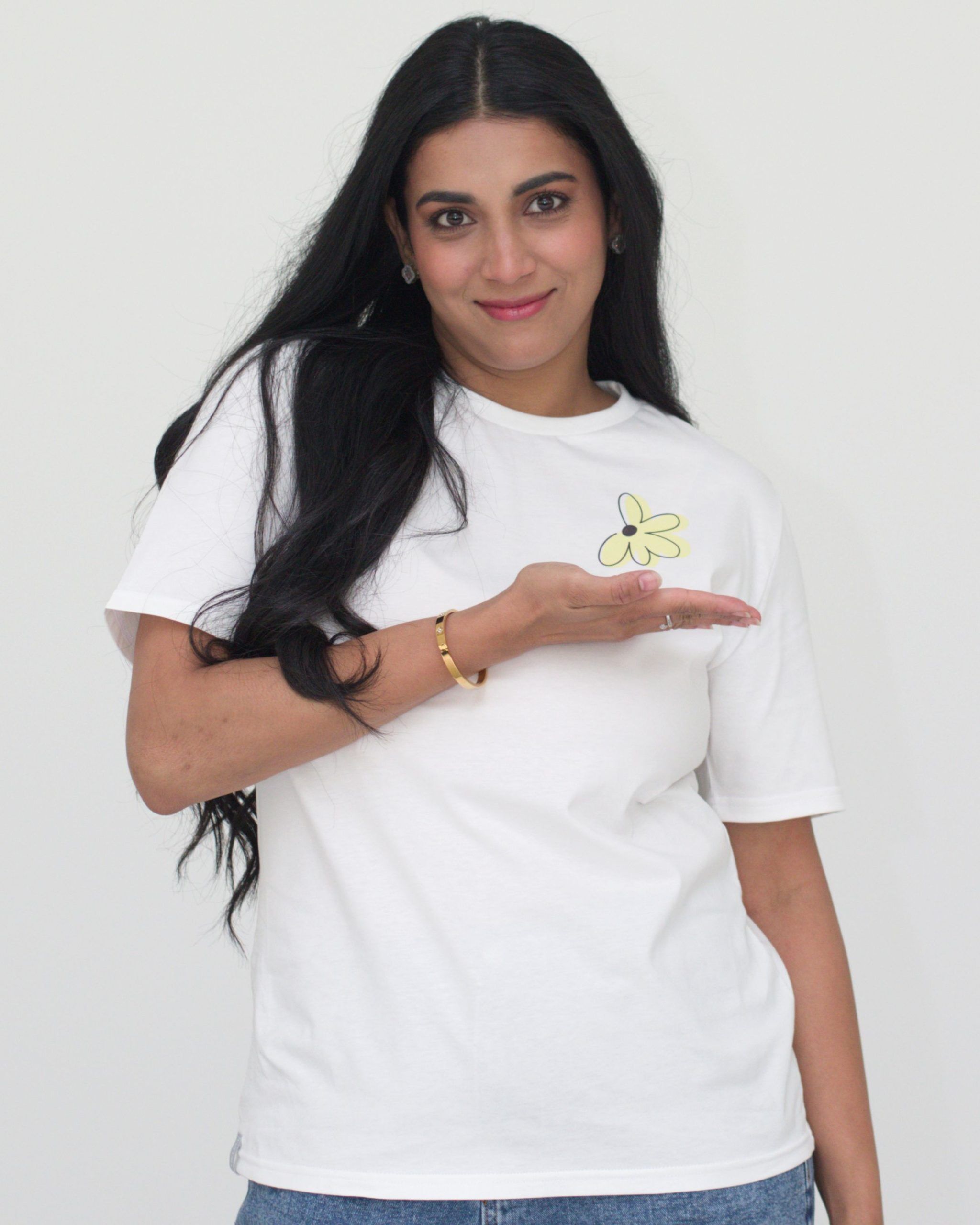 relaxed_tshirt_blume_weiss_frau_02