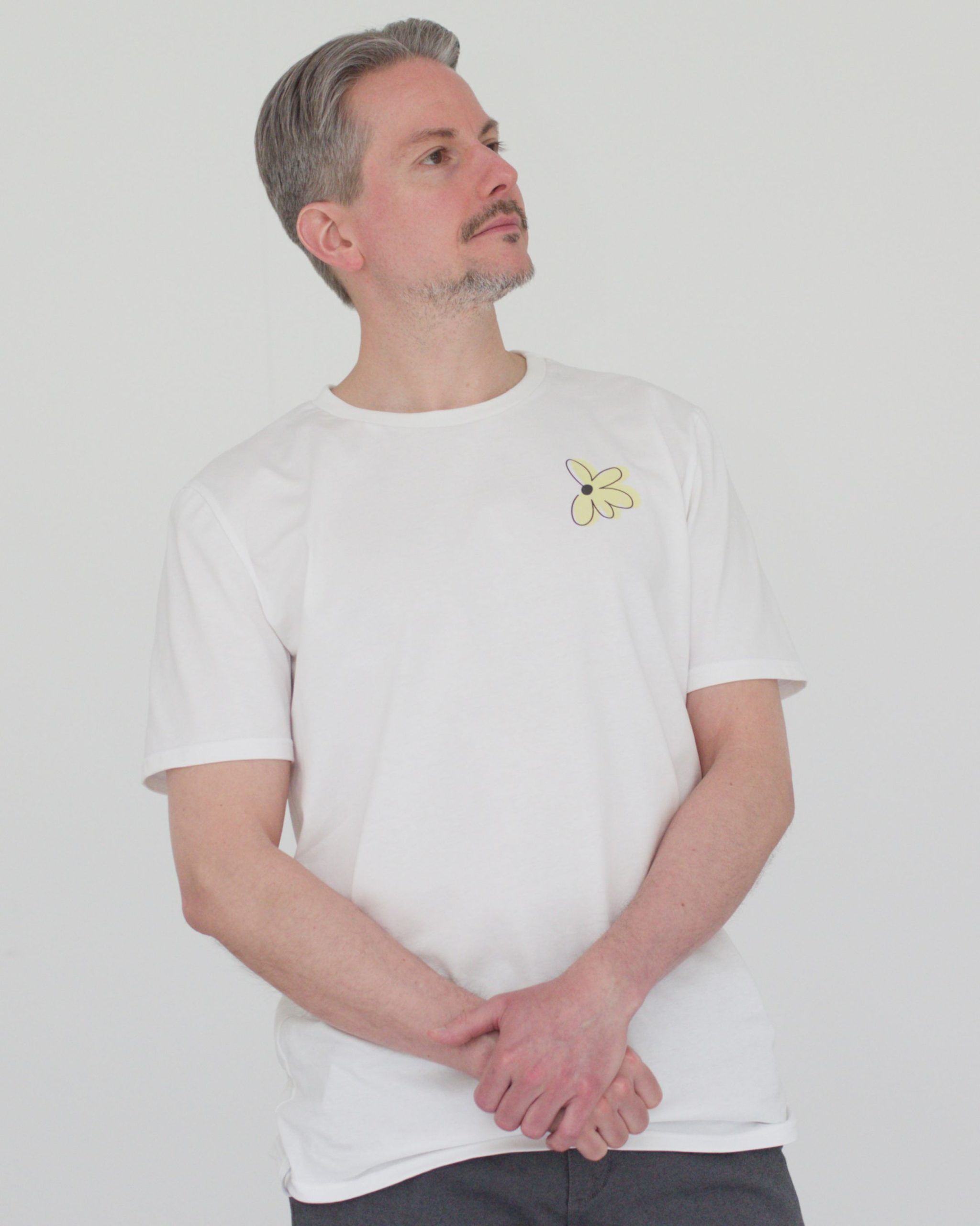 relaxed_tshirt_blume_weiss_mann_02