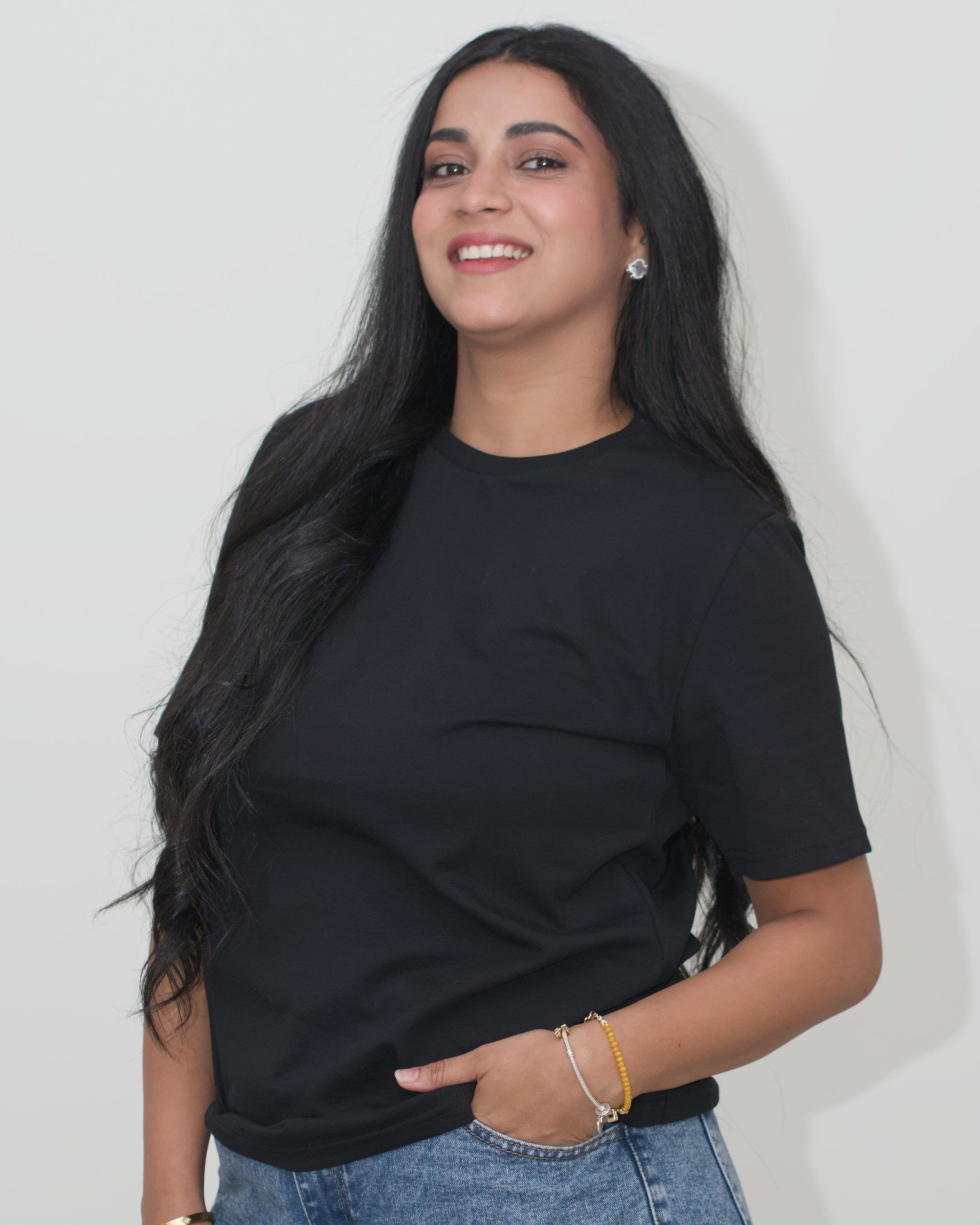 tshirt_relaxed_fit_bio_frau_schwarz_front04