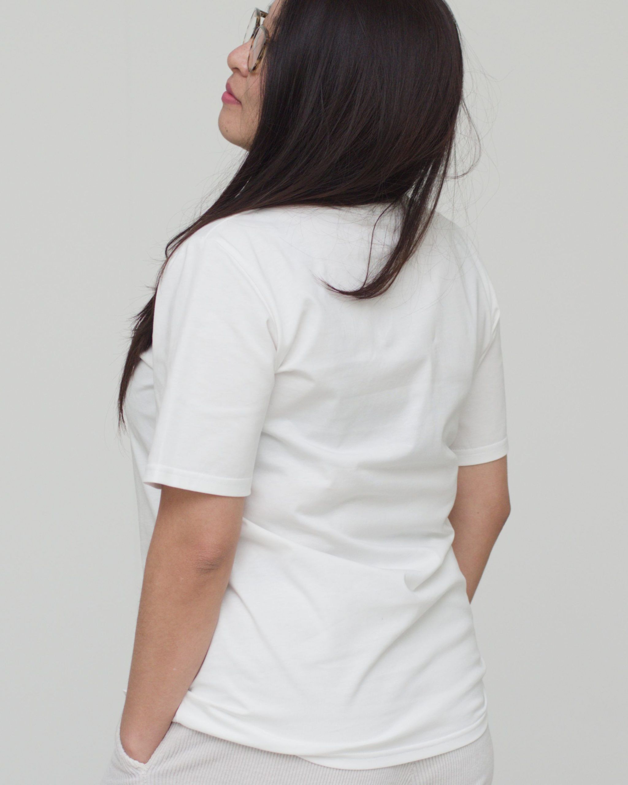 tshirt_relaxed_fit_bio_frau_weiss_rueck01