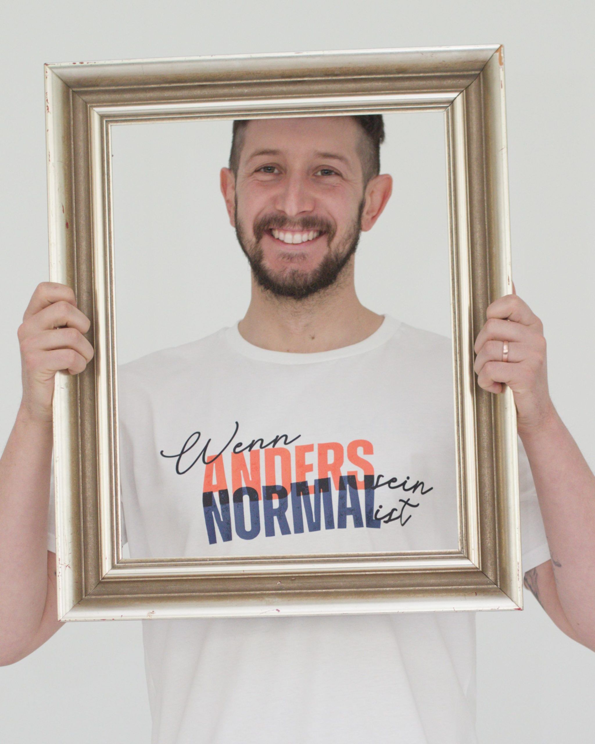 relaxed_tshirt_anders_normal_weiss_mann_frame02