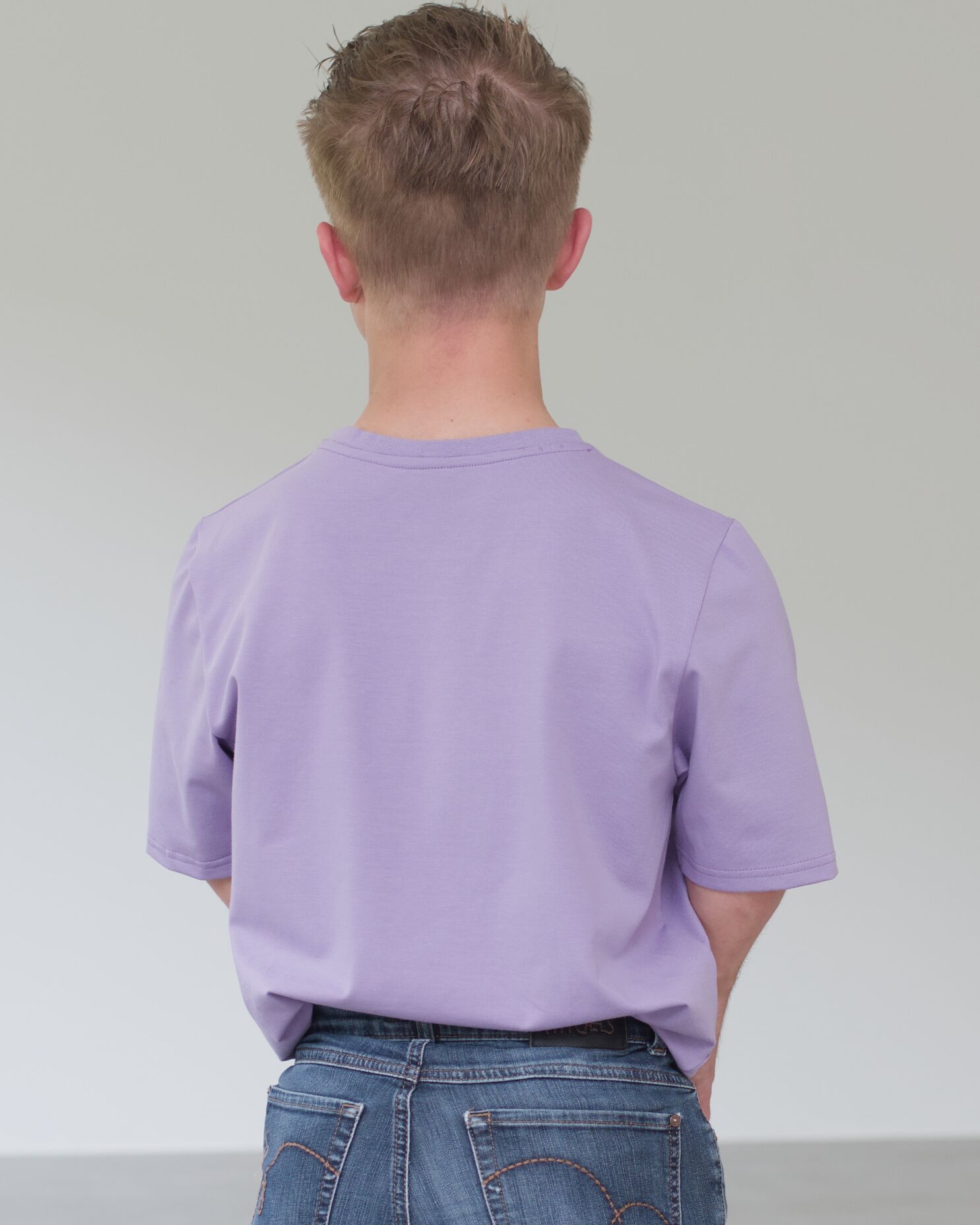 Tshirt_standart_flieder_mann_rueck02