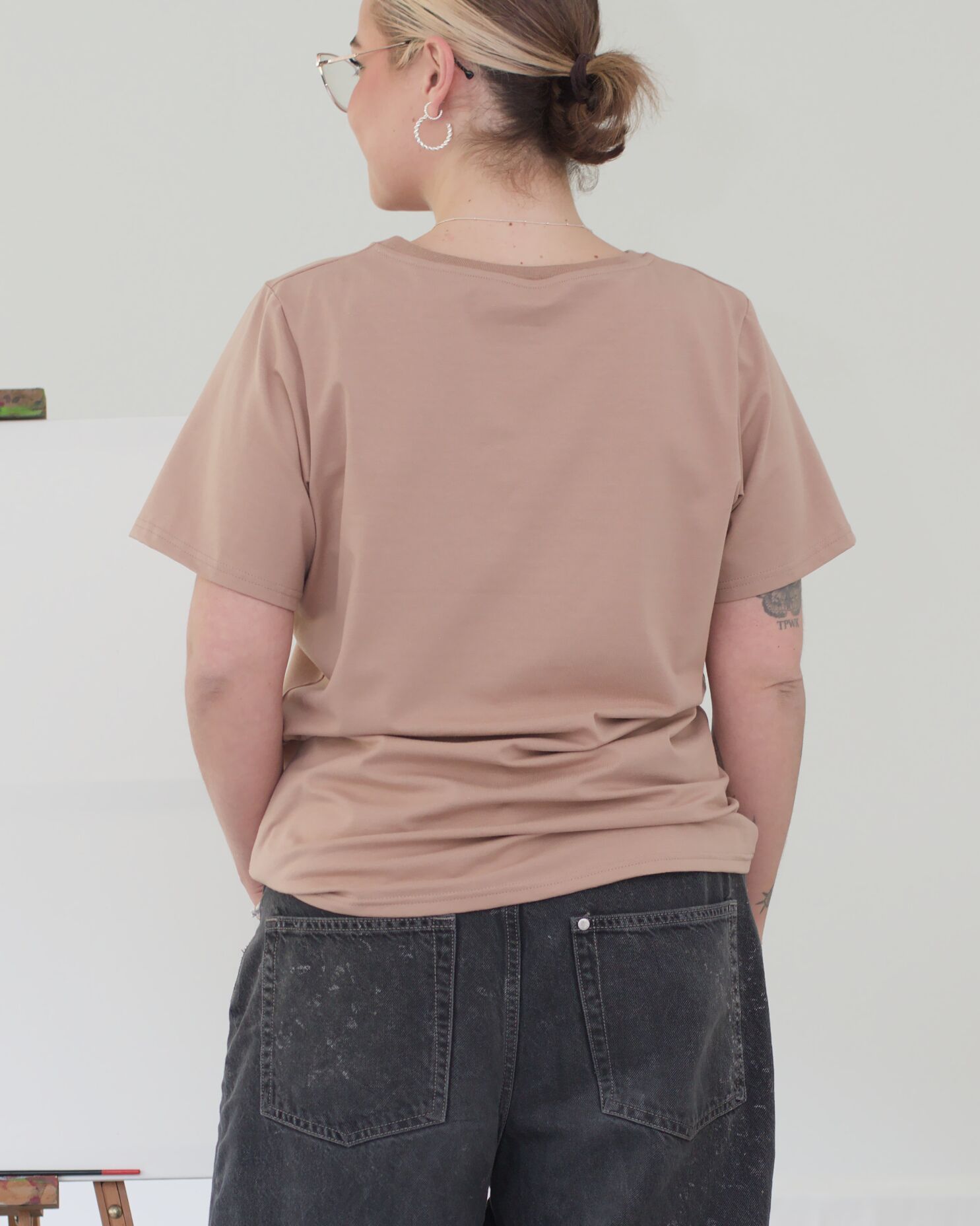Tshirt_standart_toffee_frau_rueck01