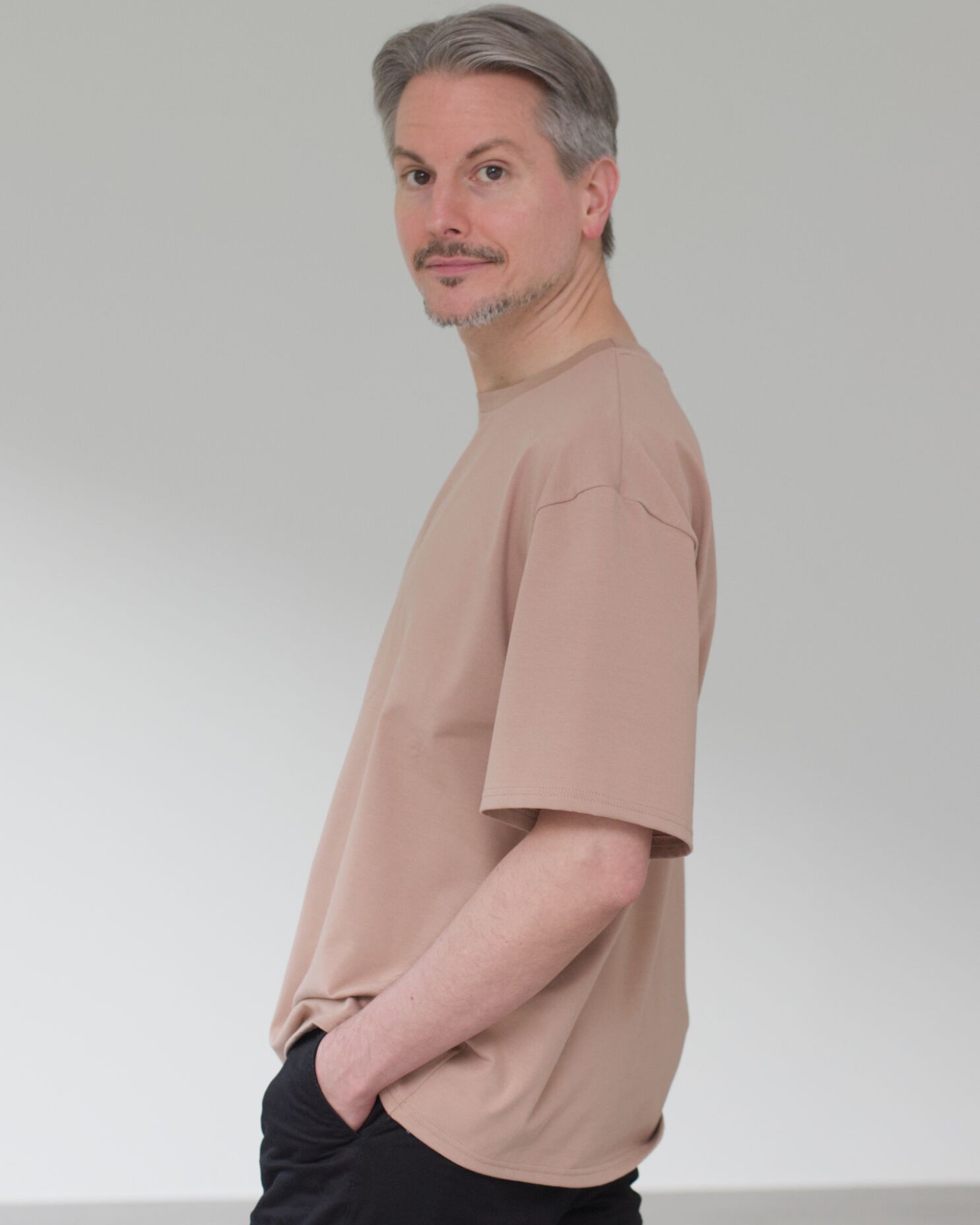 oversized_unisex_tshirt_toffee_02