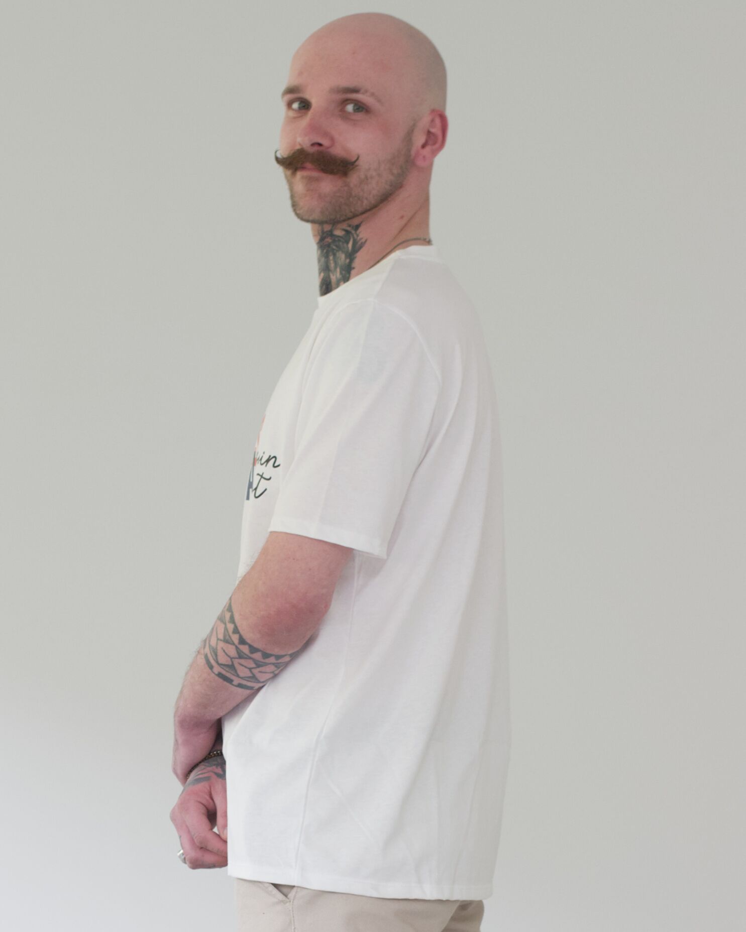 tshirt_andersnormal_weiss_mann_02